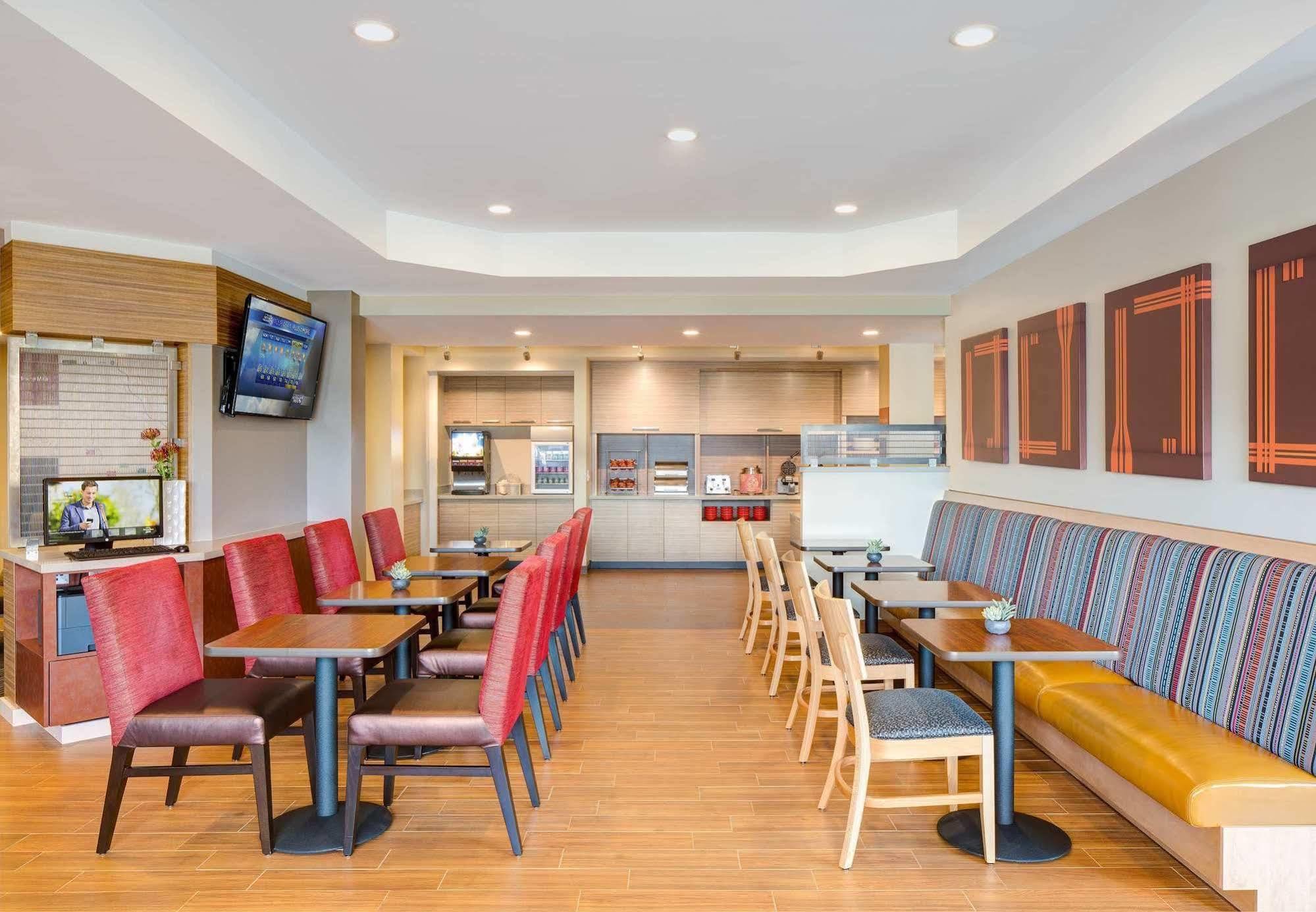 Towneplace Suites By Marriott Ames Exterior foto